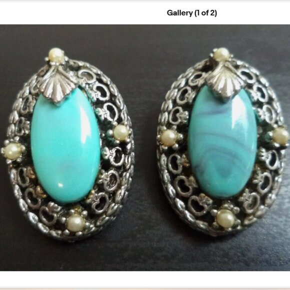 VINTAGE ESTATE PEARL & TURQUOISE TONE CLIP EARRINGS 1979 - Picture 1 of 2